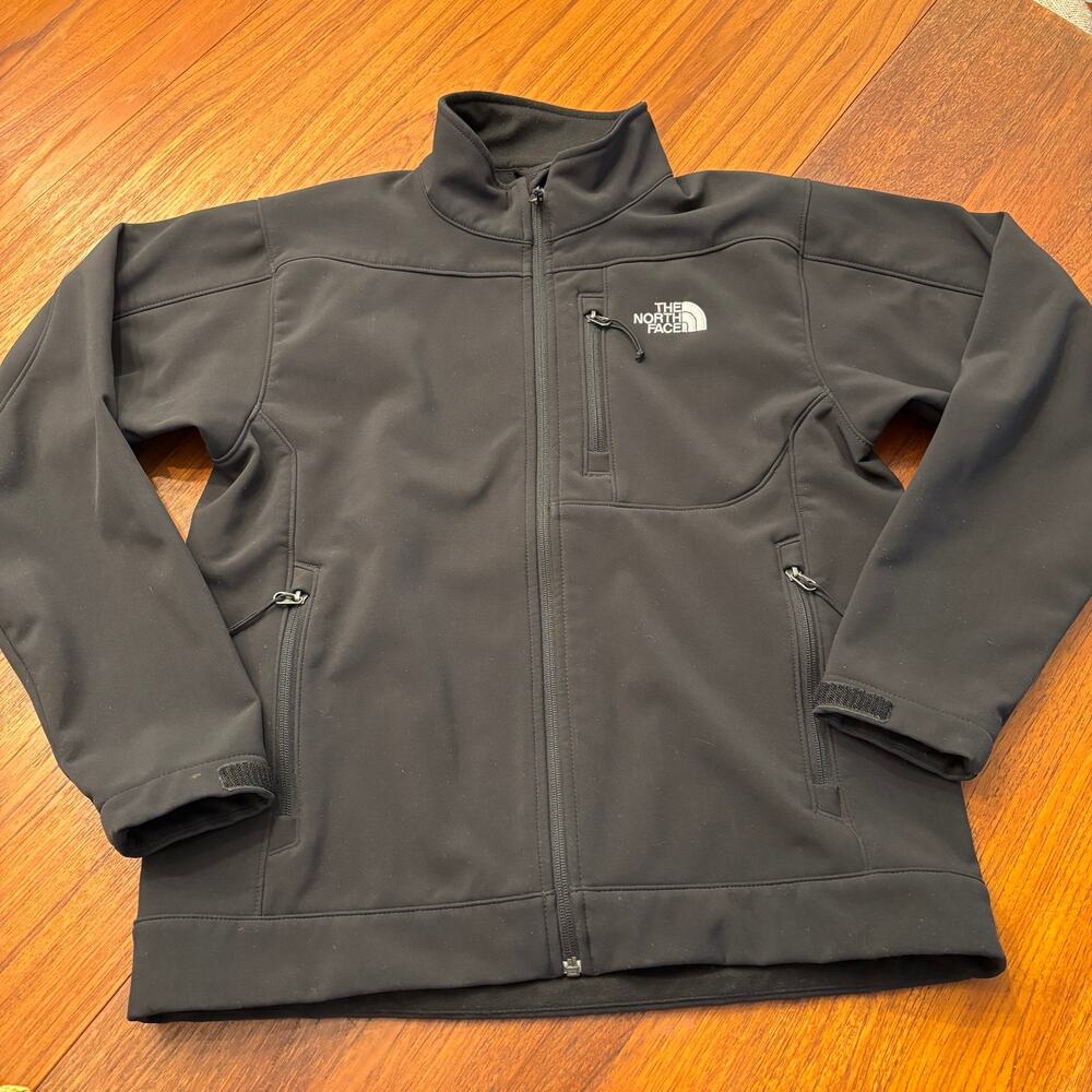 The North Face men’s black Full zip up soft shell jacket size small